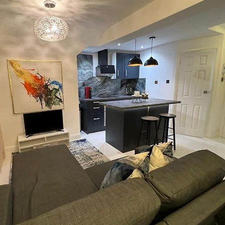 Newly Renovated Modern Studio Apartment In West Kensington Londra Exterior foto