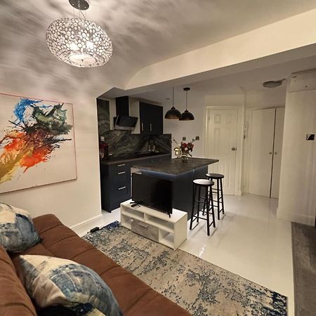 Newly Renovated Modern Studio Apartment In West Kensington Londra Exterior foto