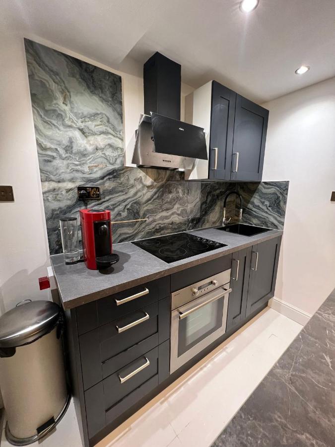 Newly Renovated Modern Studio Apartment In West Kensington Londra Exterior foto