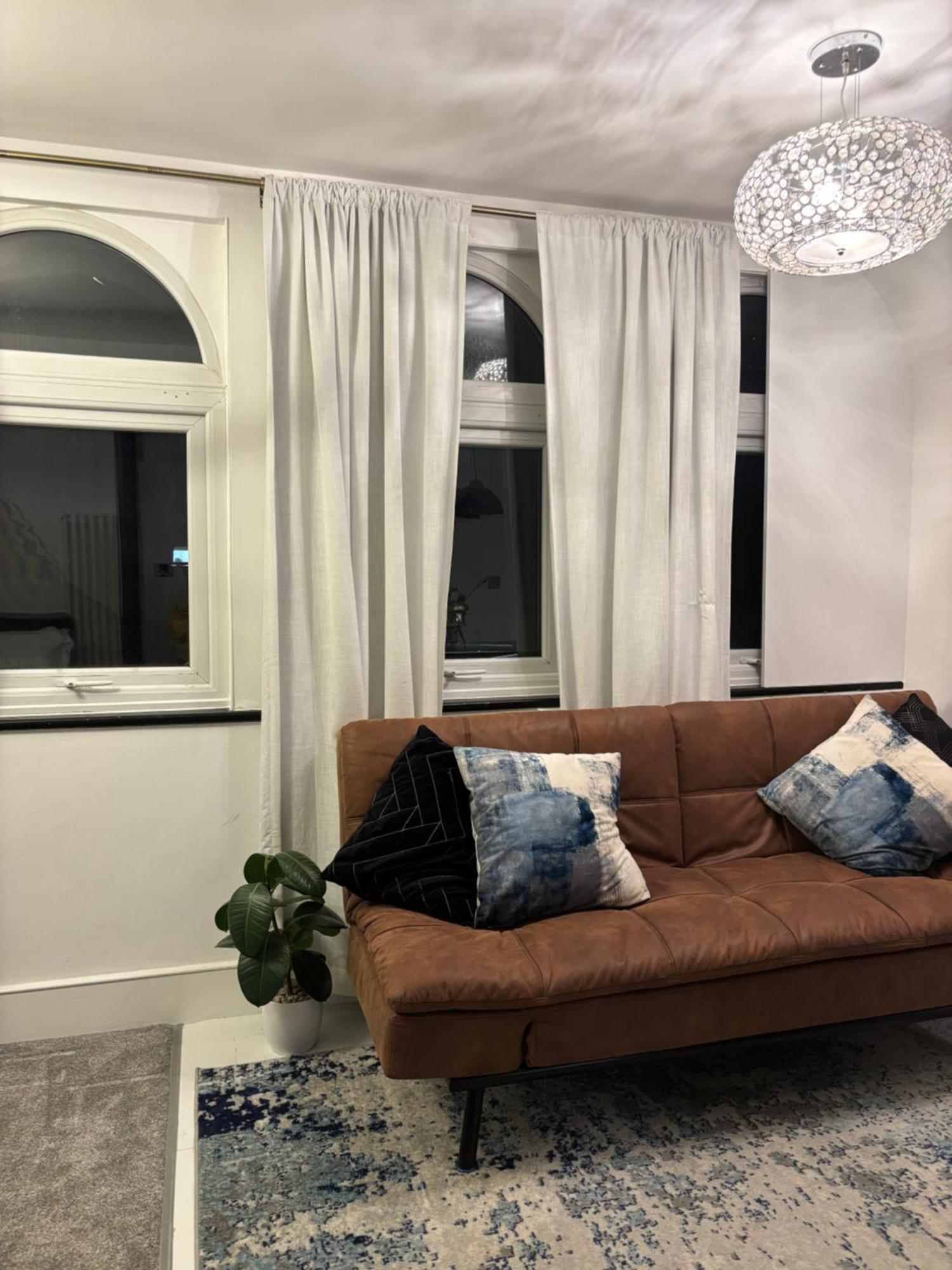 Newly Renovated Modern Studio Apartment In West Kensington Londra Exterior foto
