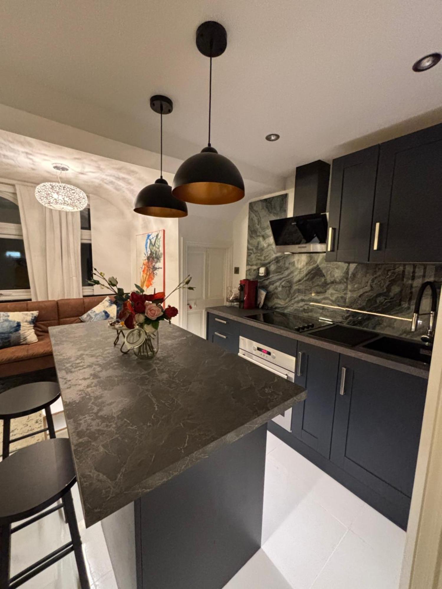 Newly Renovated Modern Studio Apartment In West Kensington Londra Exterior foto