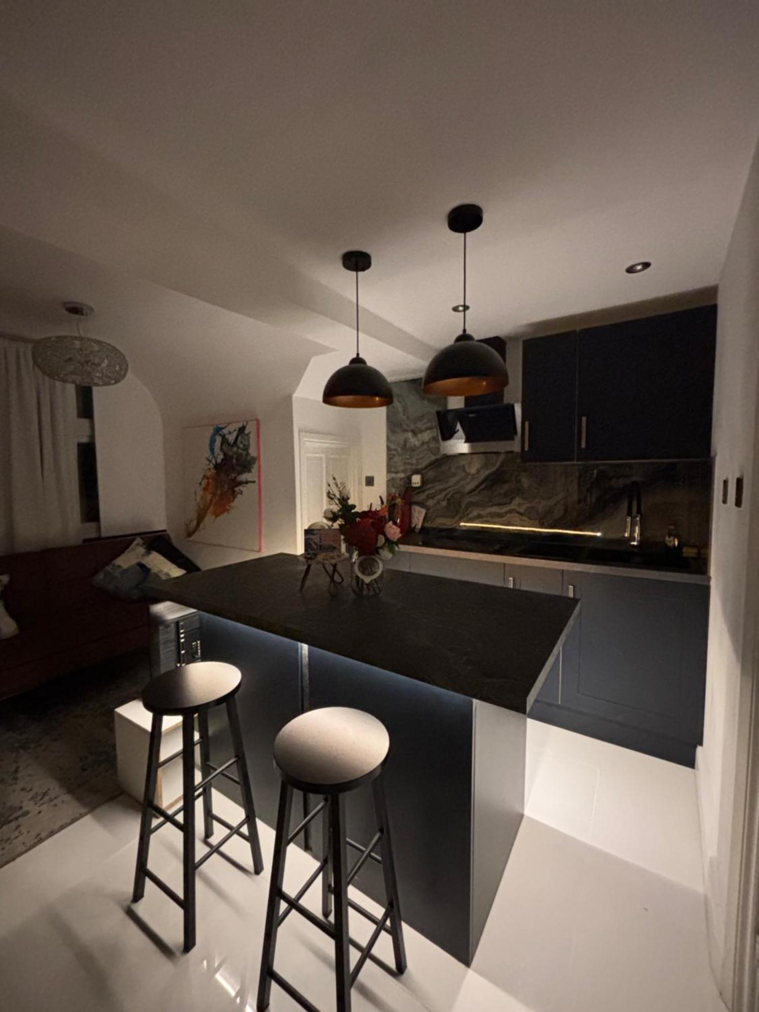 Newly Renovated Modern Studio Apartment In West Kensington Londra Exterior foto
