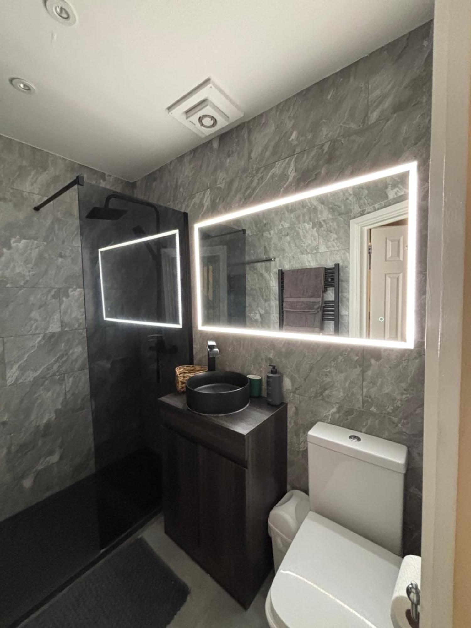 Newly Renovated Modern Studio Apartment In West Kensington Londra Exterior foto